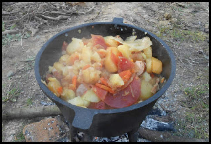 Ziemniaki z kociołka (pieczone ziemniaki, duszonki)