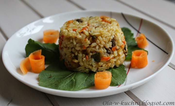 Risotto z ciecierzycą, marchewką i pieczarkami