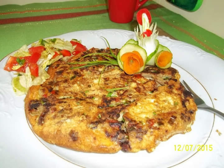 Omlet z wątróbką i warzywami