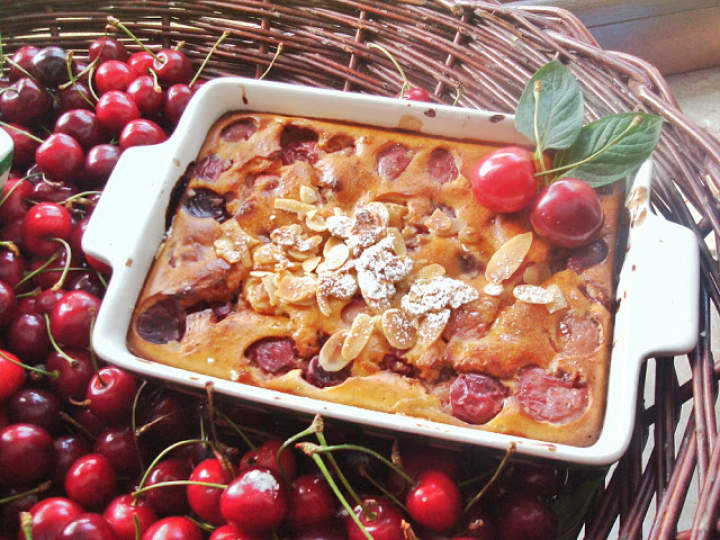 Clafoutis z kaszą jaglaną i czereśniami