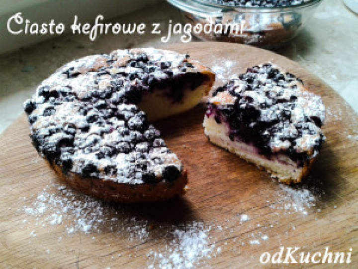 Ciasto kefirowe na mące ryżowej z jagodami