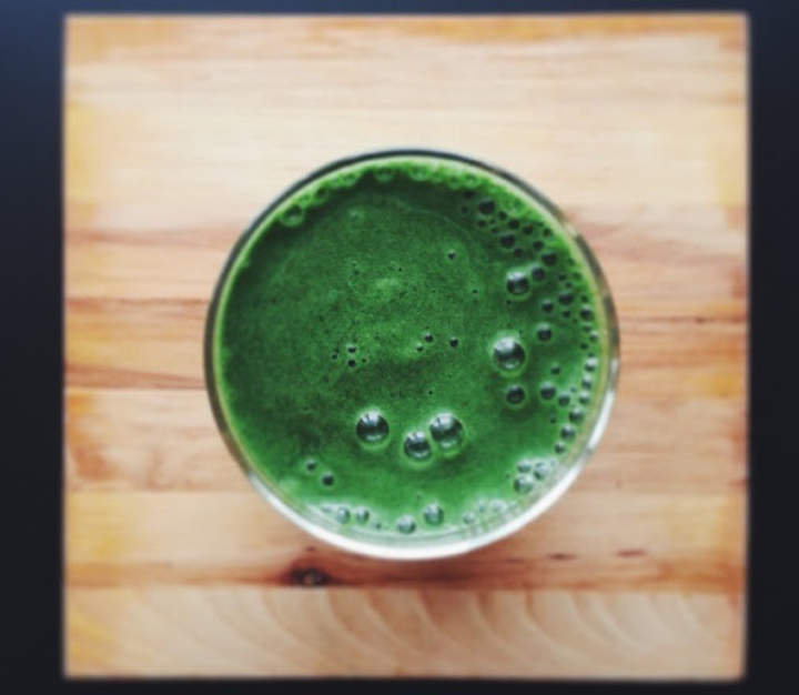 spirulina + szpinak + ananas + banan + cynamon + pomarańcza + młoda pszenica