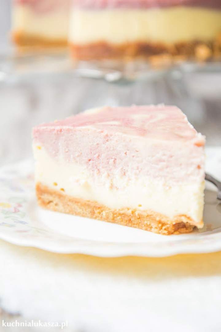 Sernik z musem śliwkowym.