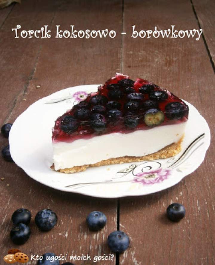 Torcik kokosowo-borówkowy bez pieczenia