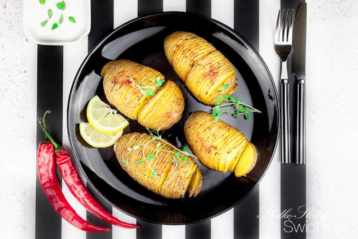 PIECZONE ZIEMNIAKI HASSELBACK (NACINANE)