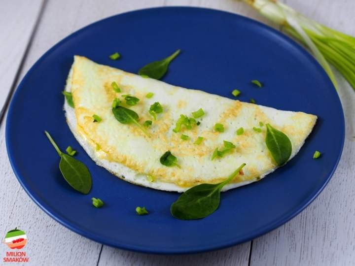 Omlet light z białek ze szpinakiem