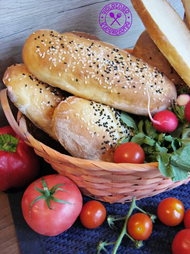 Śniadaniowe bagietki z czarnuszką i sezamem