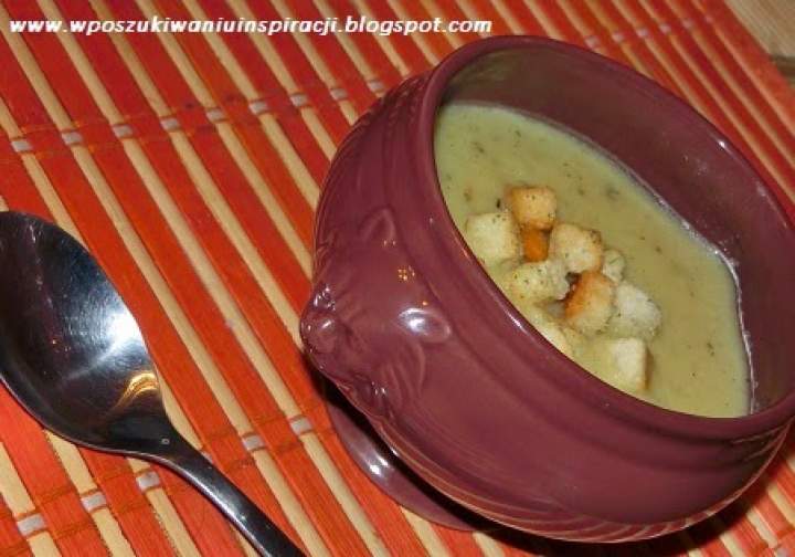Kremowa zupa serowo – cebulowa z chilli i grzankami
