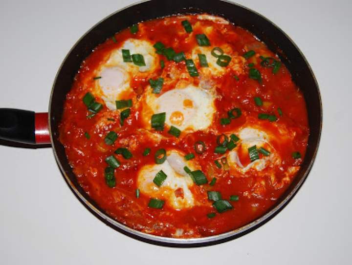 Szakszuka – jaja w pomidorach
