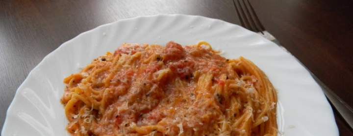 Spaghetti z sosem pomidorowym z chilli (bezglutenowe)