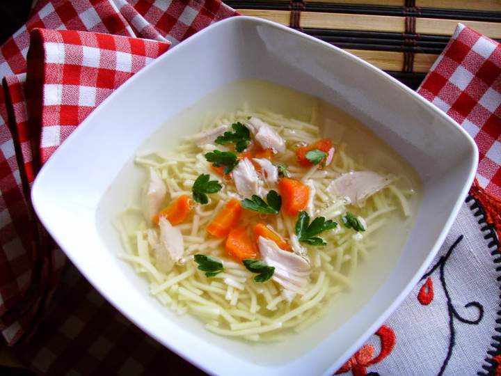 Rosół drobiowy mieszany z indyka i kurczaka.