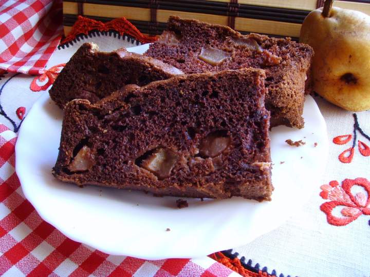 Szybkie ciasto kakaowe z gruszkami.