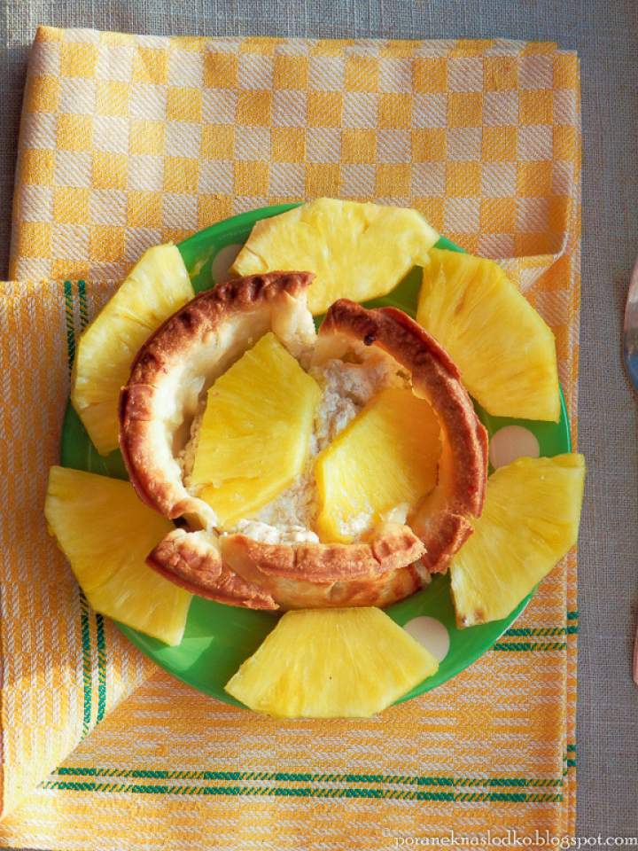 Tartaletka z serem i ananasem.