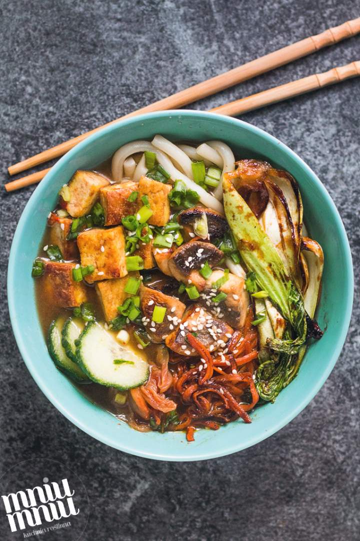 WEGAŃSKI RAMEN Z TOFU, PAK CHOI I KIM CHI