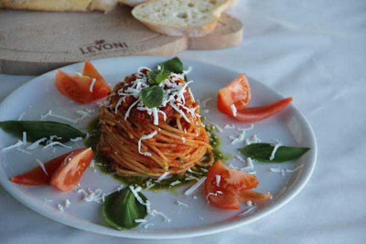 Spaghetti neapolitana z kurczakiem (domowy sos pomidorowy)