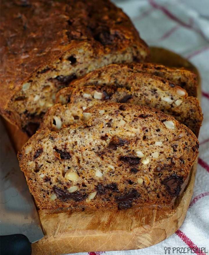 Chlebek bananowy z orzechami i czekoladą