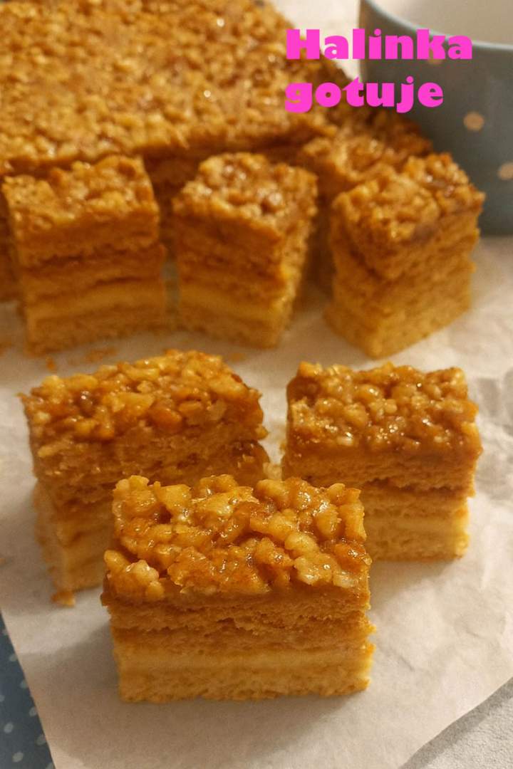 Ciasto Snikers – przepis na miodownik z kremem i orzechami