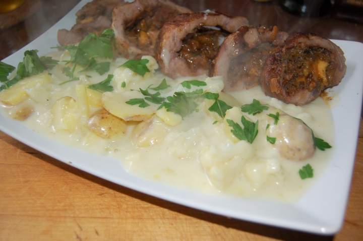 Młode ziemniaki po skandynawsku ,gotowane w białym sosie