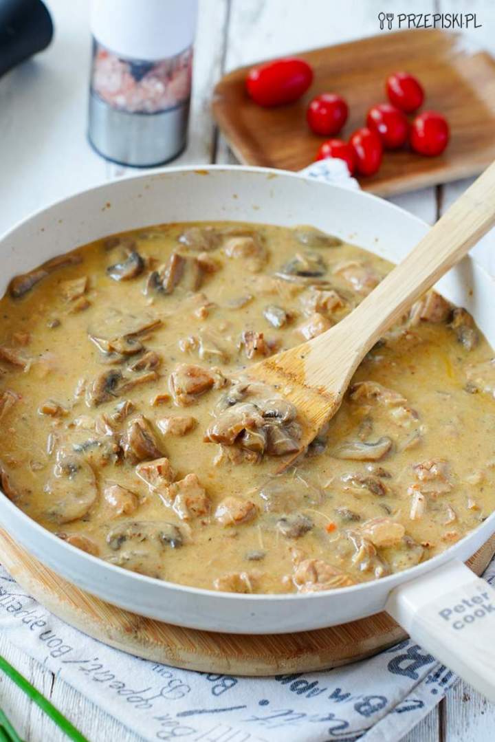 Gulasz wieprzowy z pieczarkami