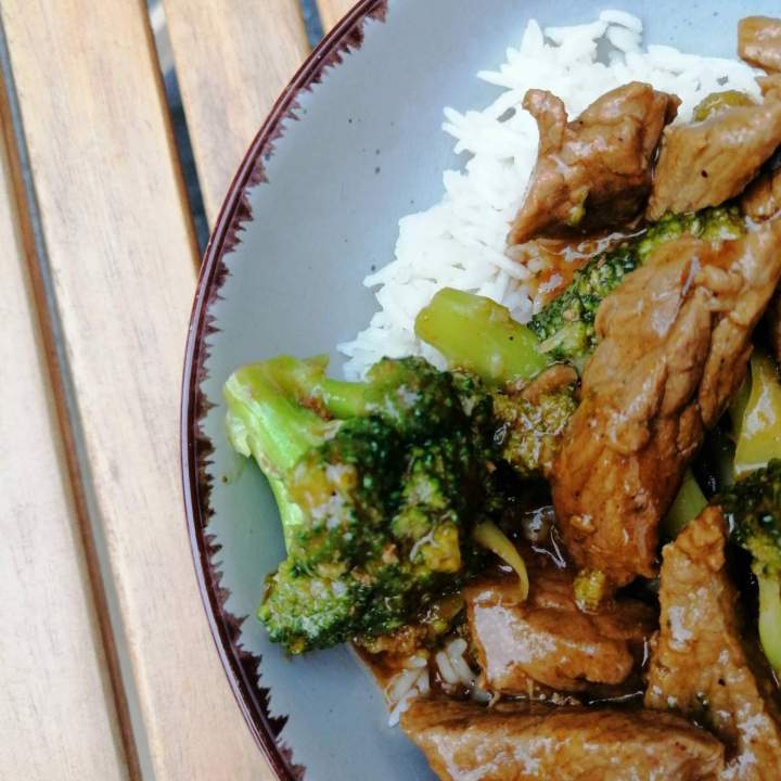 Wołowina po chińsku z brokułem