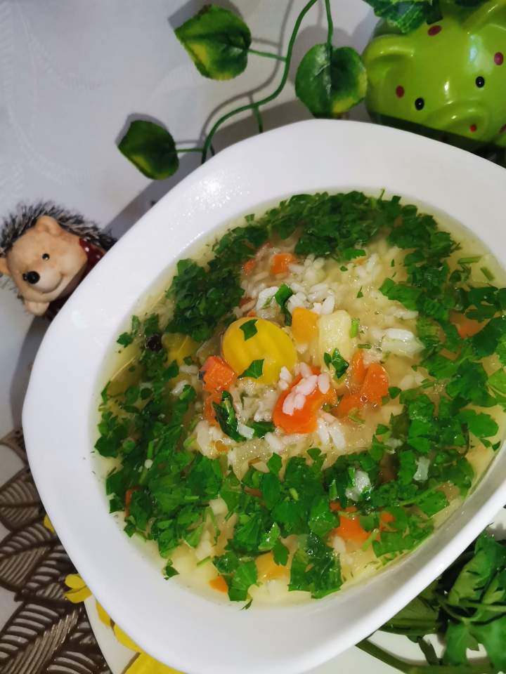 Zupa ryżowo warzywna na żeberkach wieprzowych