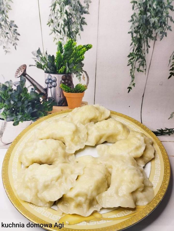 Pierogi ruskie z dużą ilością farszu