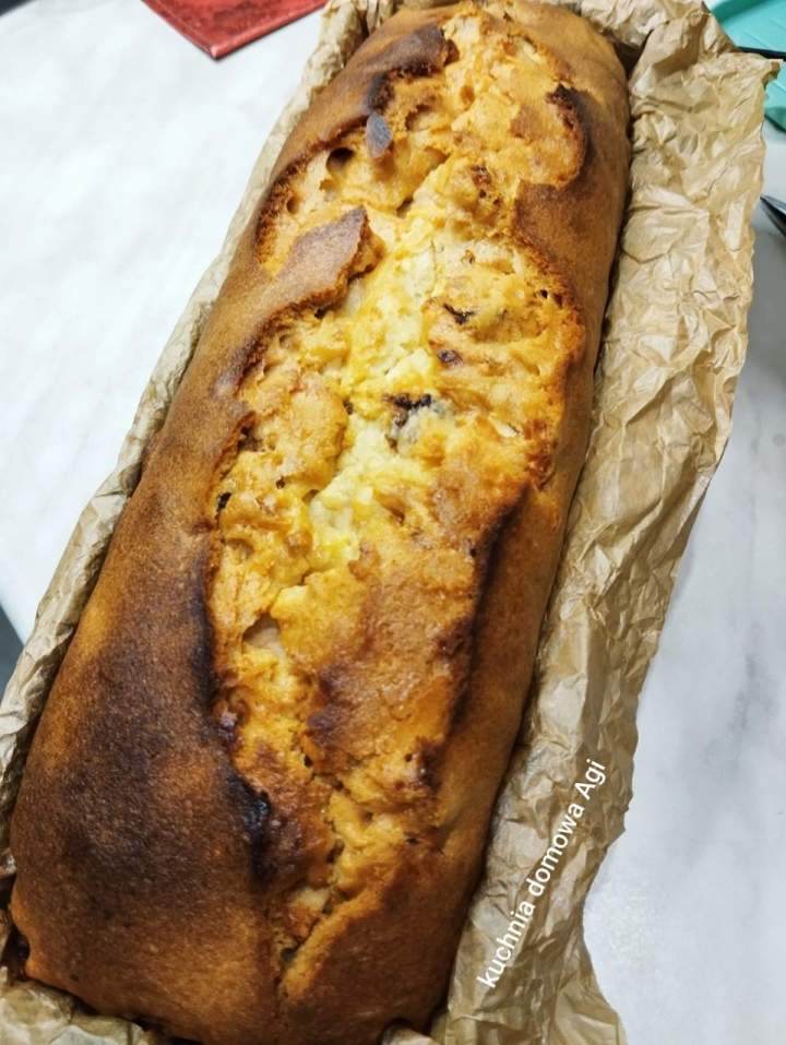 Pulchne ciasto z jabłkami i cynamonem