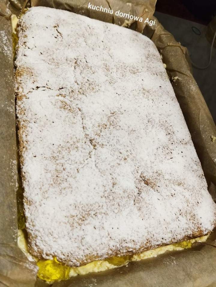 Ciasto biszkoptowe z pysznym swojskim kremem i galaretkami