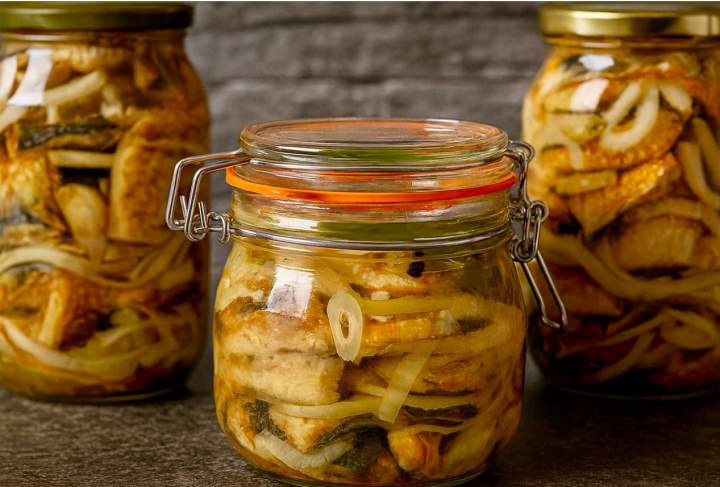 Opiekane śledzie w zalewie z galaretki