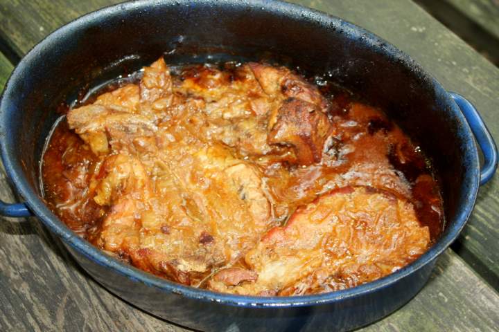 Wieprzowina duszona w sosie własnym, tradycyjny polski obiad