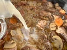 Krucha karkówka w gęstym i aromatycznym sosie
