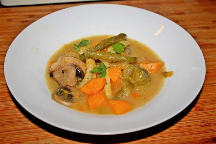 Zupa jarzynowa z pieczarkami i dynią, zimowy obiad