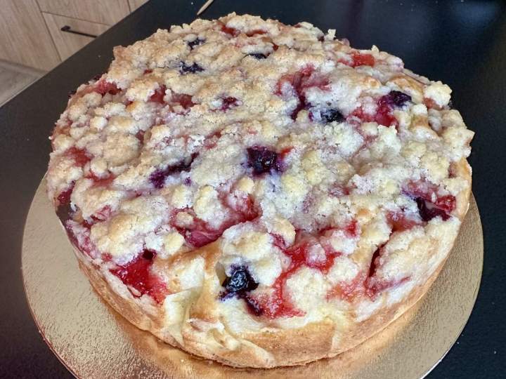 Jogurtowiec z owocami i kruszonką