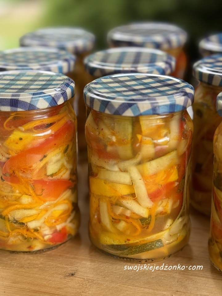Cukinia po koreańsku do słoików na zimę