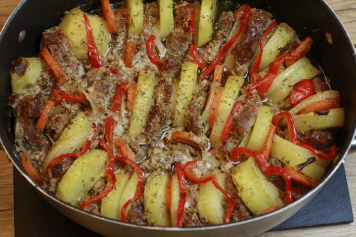 Karkówka pieczona z warzywami