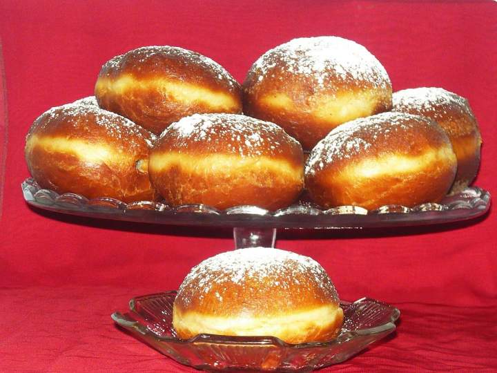 Puszyste pączki z płynną czekoladą