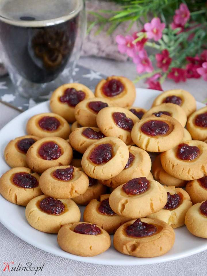 Kruche ciastka z marmoladą