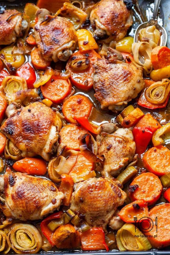 Kurczak z harissą morelową i batatami