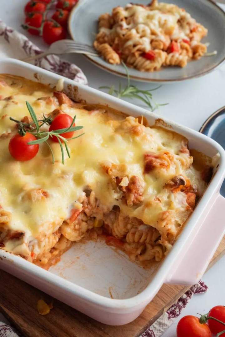 Makaronowa zapiekanka z kurczakiem
