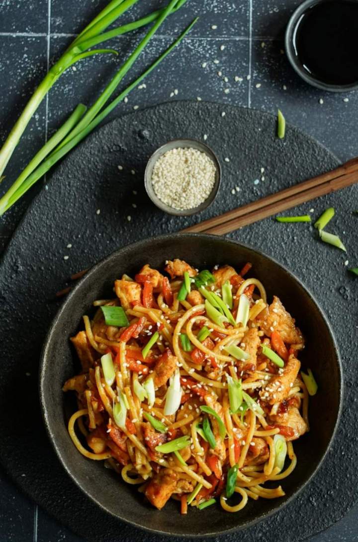 Makaron z kurczakiem i marchewką