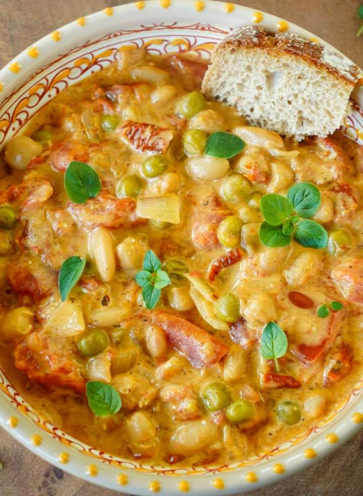 Pomidorowy gulasz ze strączkami