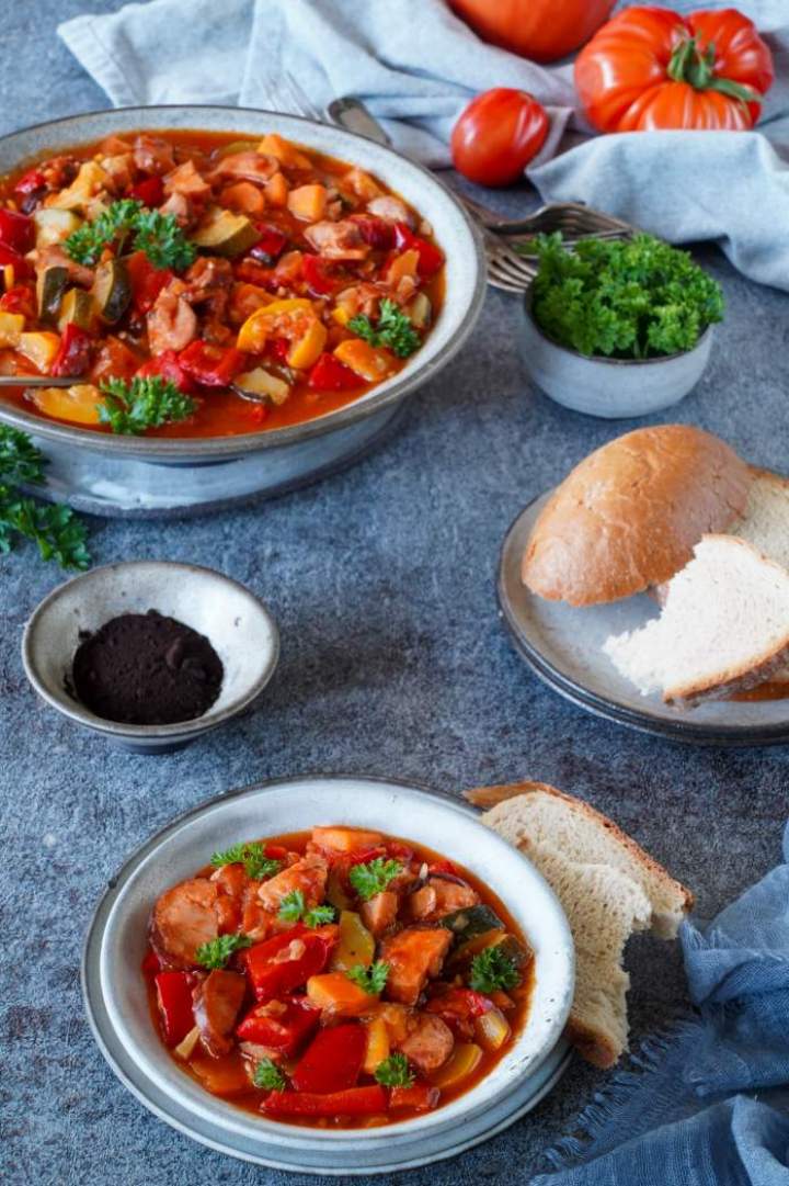 Leczo paprykowo-cukiniowe z kiełbaską