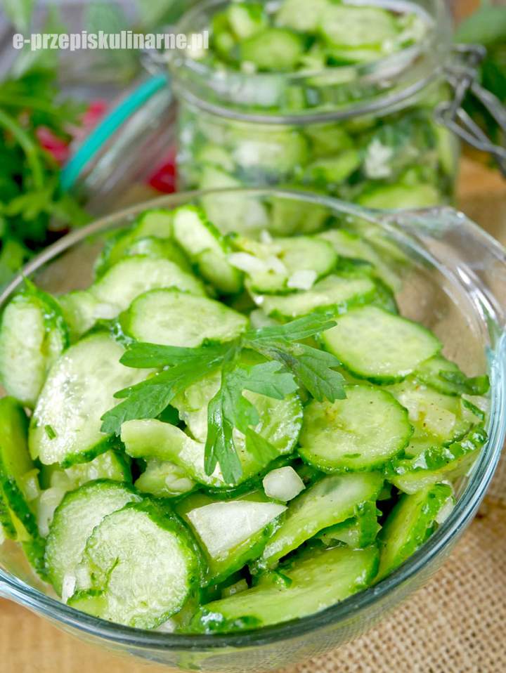 Surówka po kreolsku – chrupiący i pikantny dodatek do obiadu