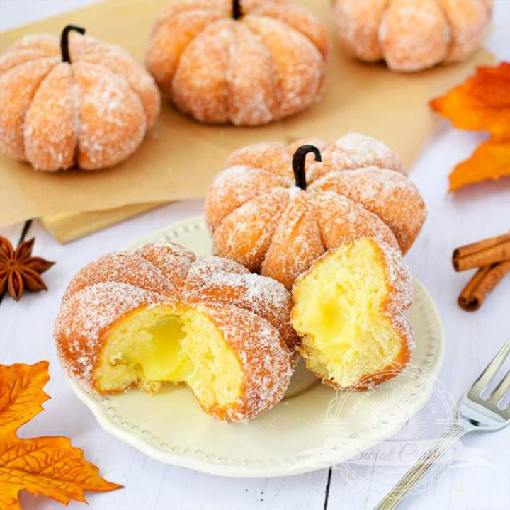 Pączki z budyniem w kształcie dyni