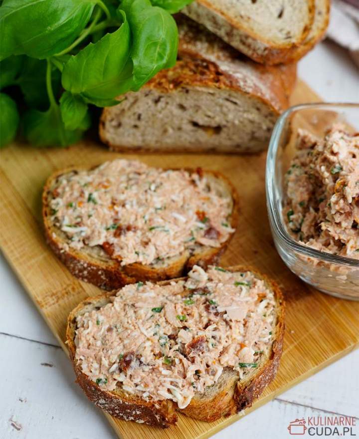 Pasta z tuńczykiem i suszonymi pomidorami