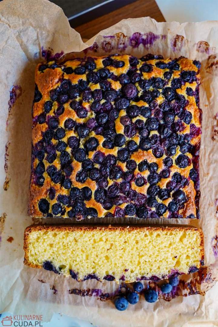 Ciasto na maślance z borówkami