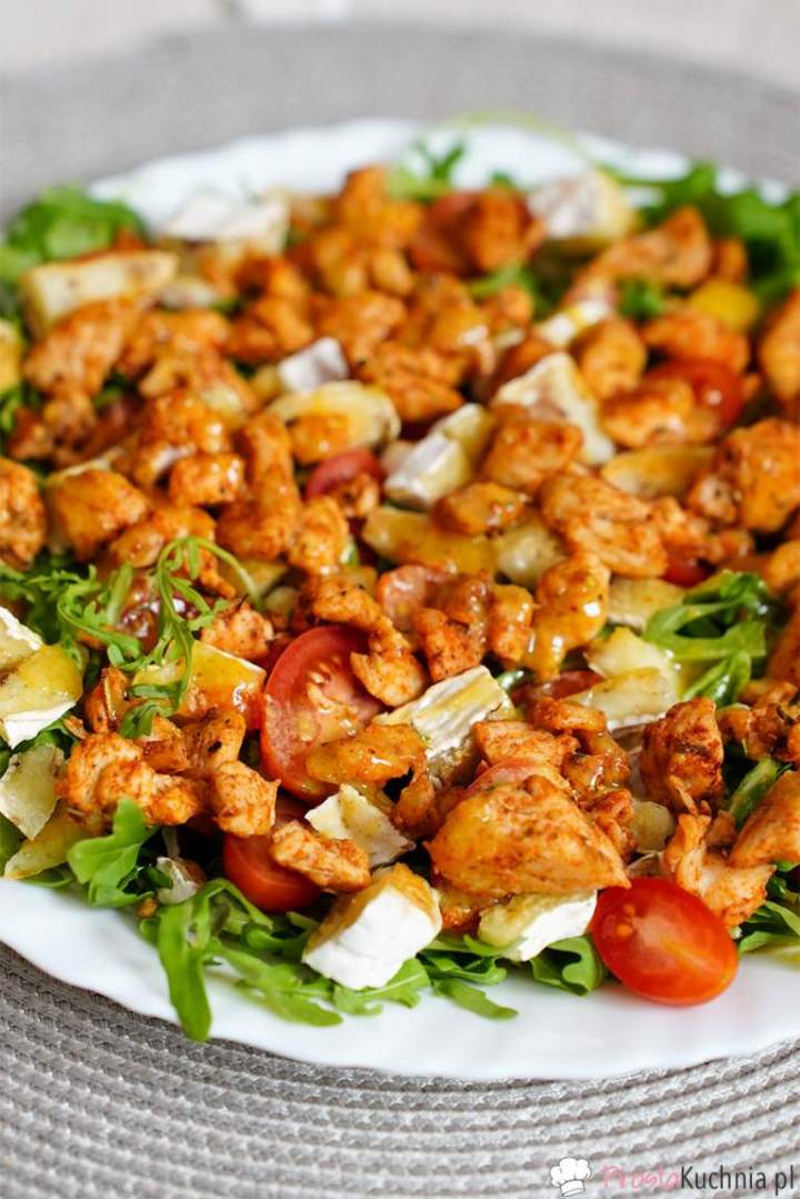 Sałatka z kurczakiem i camembertem