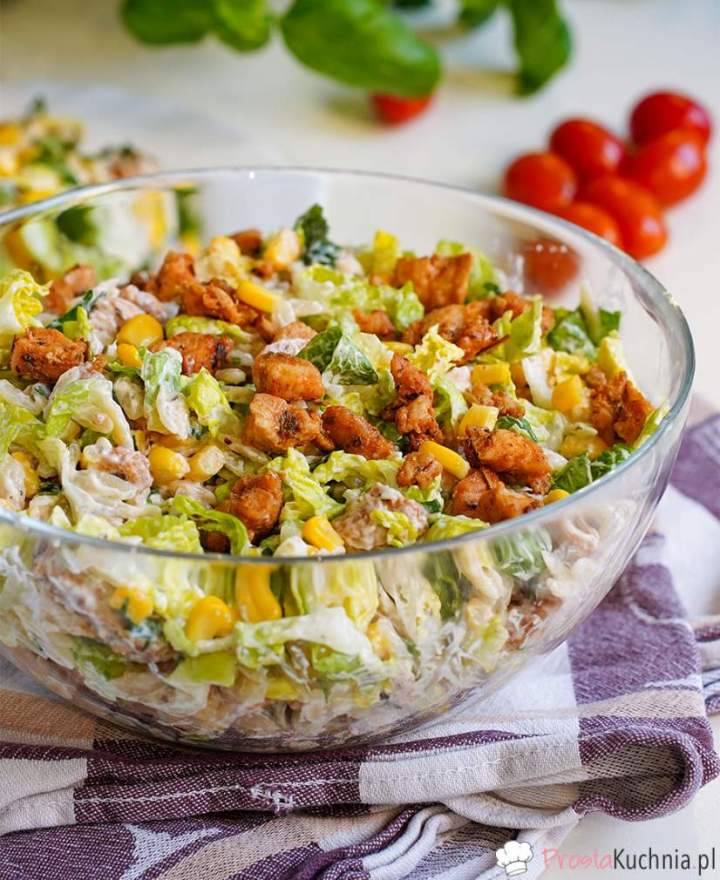 Sałatka z sałaty rzymskiej i kurczaka