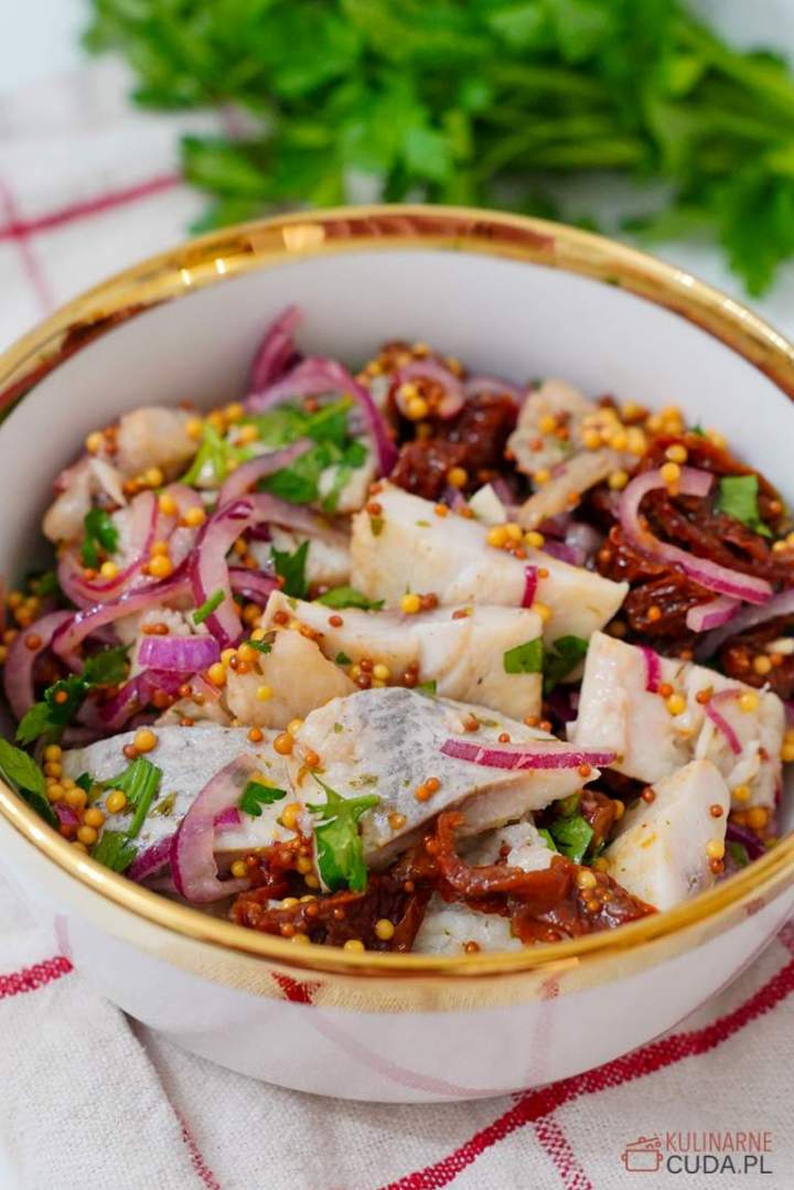 Śledzie z suszonymi pomidorami i musztardą francuską