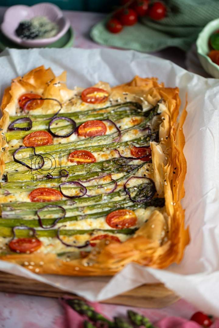 Tarta ze szparagami z ciasta filo